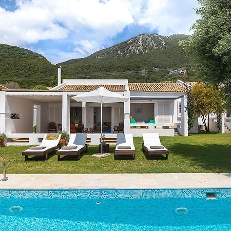 Villa Piedra Del Mar Beachfront by Villa2be Barbati Exterior foto